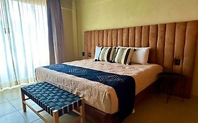 Lolitas Suites 303